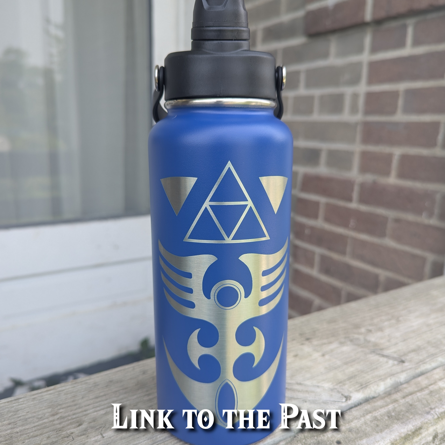 Link's Hylian Shield Stainless Steel Water Bottle, 32 oz, Double Wall Insulated, Personalized